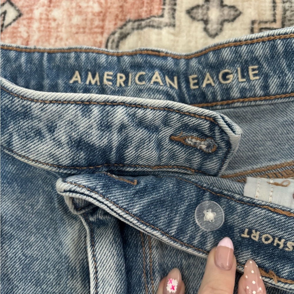 American Eagle acid wash distressed Mom Short Size 10 - Picture 2 of 5